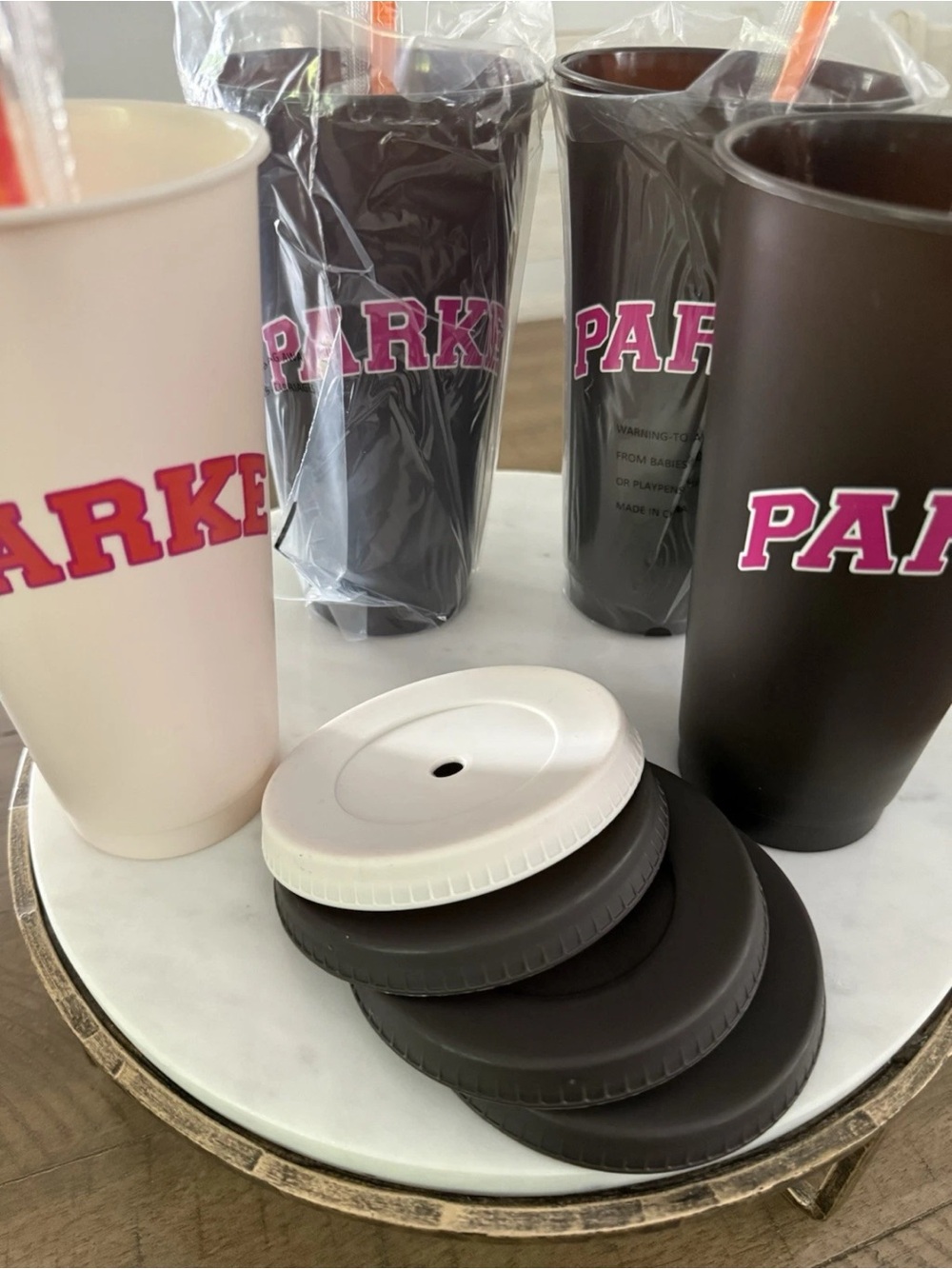 PARKE X DUNKIN DONUTS SET OF 4 CUPS WITH TOPS & STRAWS